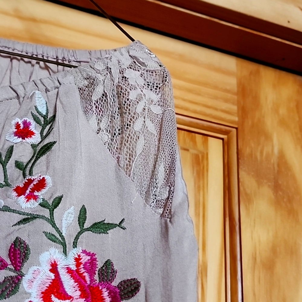 Gorgeous Umgee Blouse - Picture 4 of 5